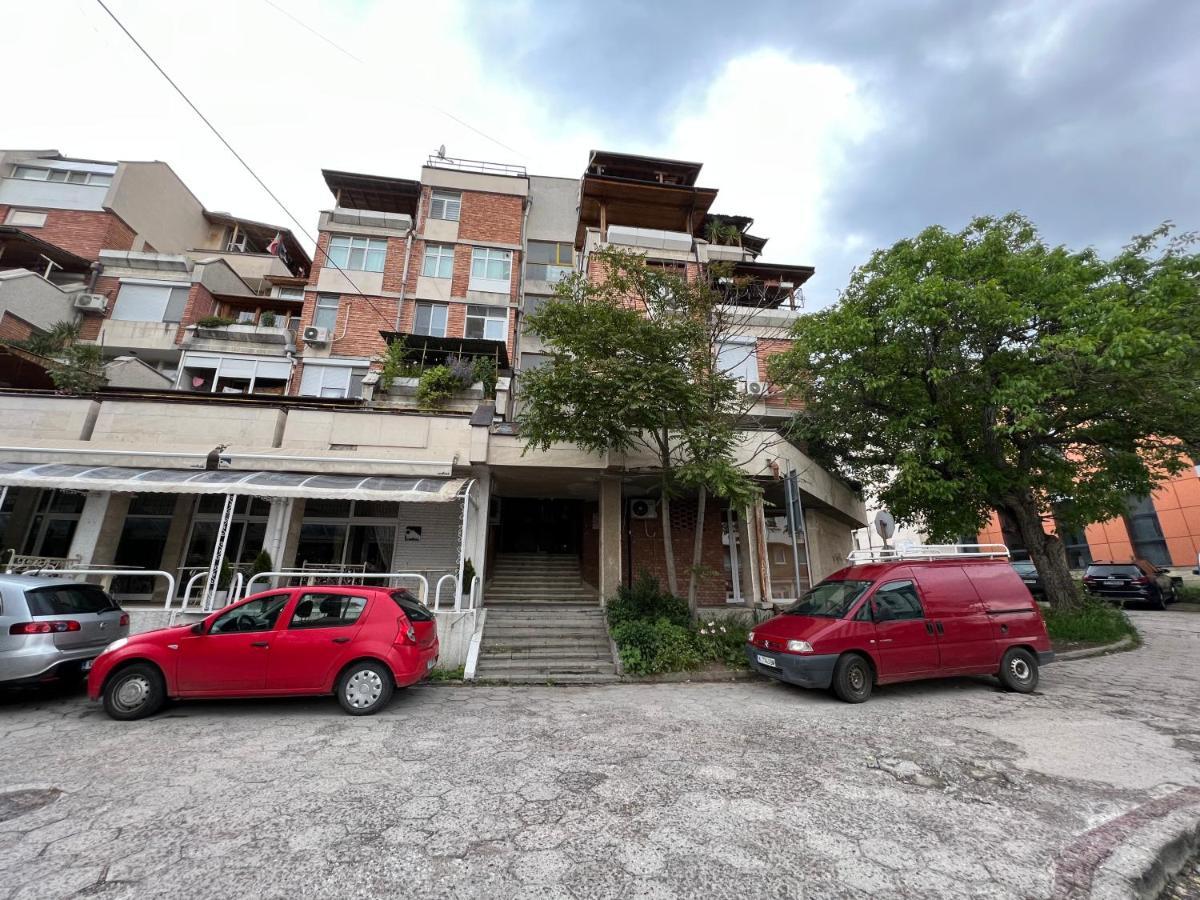 Midtown Apartment Kŭrdzhali Eksteriør bilde